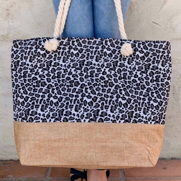 Going to the Beach 🏖..Leopard Beach Bag - Picture 6 of 8